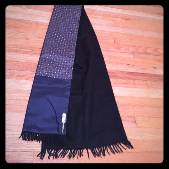 Authentic Hermès Silk & Cashmere Scarf - Picture 2 of 4